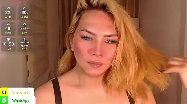 Snapshot of QUEEN_GIAMOORE69 chatting on 27, 12, 2024 QUEEN GIAMOORE69 online show from 27, 12, 2024