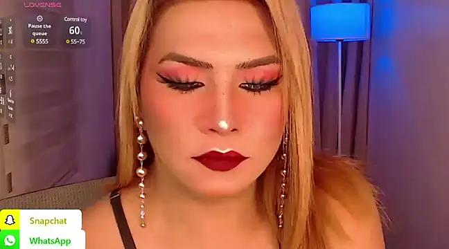 Snapshot of QUEEN_GIAMOORE69 chatting on 10, 1, 2025 QUEEN GIAMOORE69 online show from 10, 1, 2025