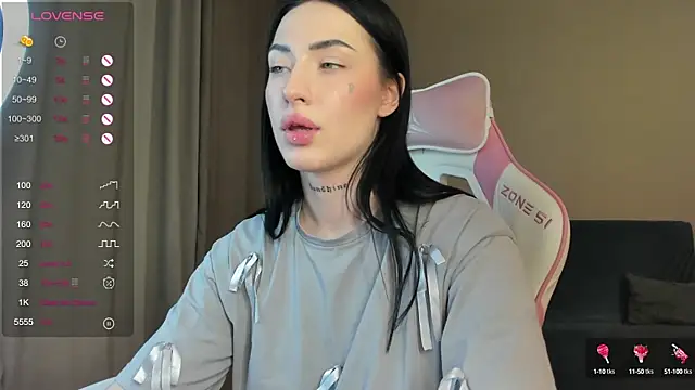 Snapshot of JenniferQueen11 chatting on 4, 1, 2025 JenniferQueen11 online show from 4, 1, 2025