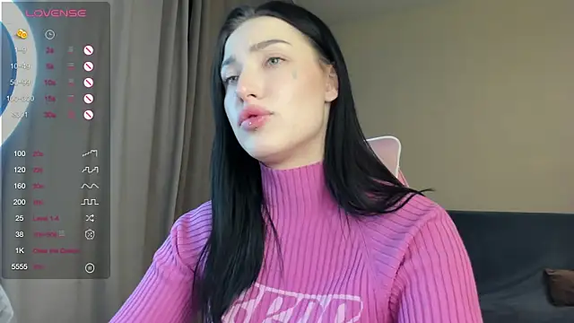 Snapshot of JenniferQueen11 chatting on 2, 2, 2025 JenniferQueen11 online show from 2, 2, 2025