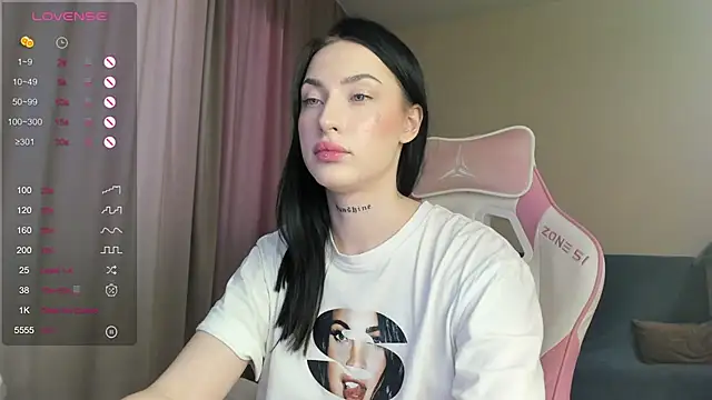 Snapshot of JenniferQueen11 chatting on 6, 2, 2025 JenniferQueen11 online show from 6, 2, 2025