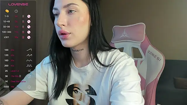 Snapshot of JenniferQueen11 chatting on 6, 2, 2025 JenniferQueen11 online show from 6, 2, 2025