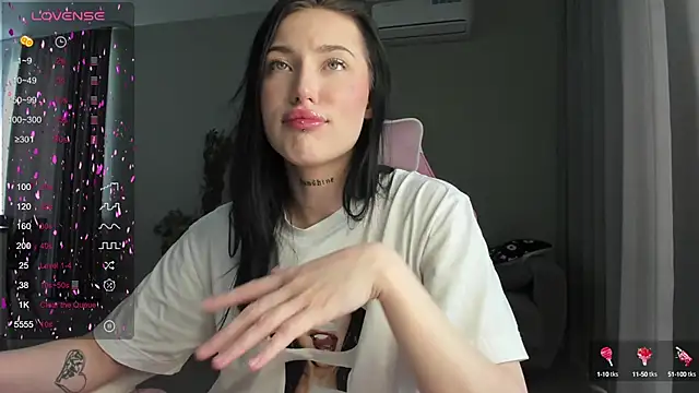Snapshot of JenniferQueen11 chatting on 15, 2, 2025 JenniferQueen11 online show from 15, 2, 2025