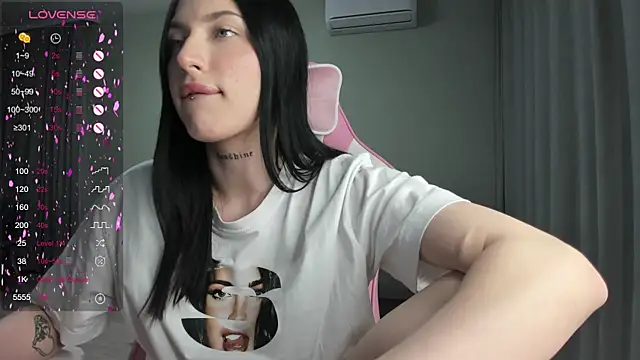 Snapshot of JenniferQueen11 chatting on 15, 2, 2025 JenniferQueen11 online show from 15, 2, 2025
