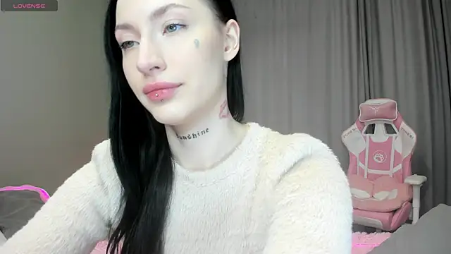 Snapshot of JenniferQueen11 chatting on 5, 10, 2025 JenniferQueen11 online show from 5, 10, 2025
