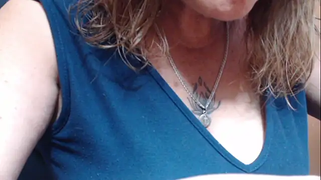 Snapshot of Hellensextits chatting on 2, 2, 2025 Hellensextits online show from 2, 2, 2025