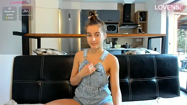 Snapshot of ElizSweet chatting on 4, 3, 2026 ElizSweet online show from 4, 3, 2026