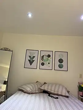 Snapshot of carminaurmommy chatting on 17, 12, 2025 carminaurmommy online show from 17, 12, 2025