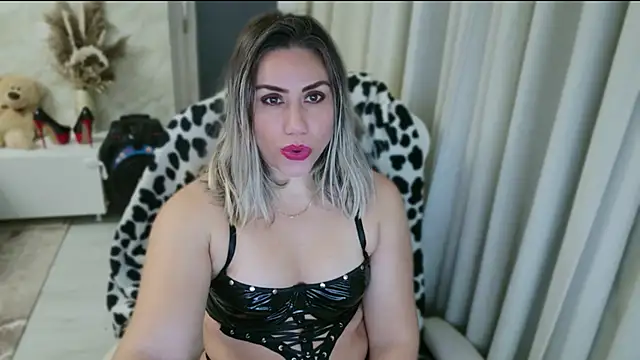 Snapshot of Annyfit4you chatting on 2, 12, 2025 Annyfit4you online show from 2, 12, 2025