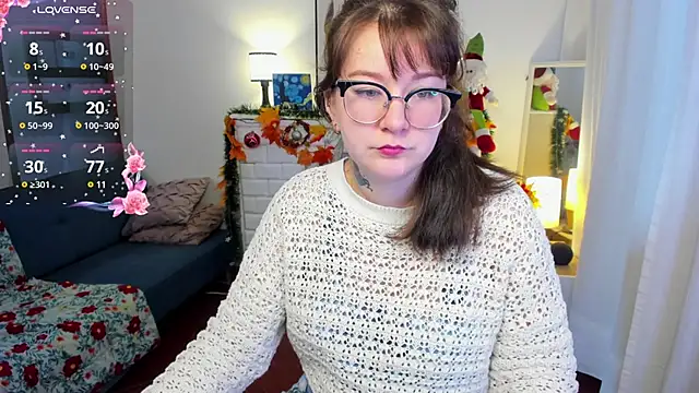 Snapshot of HunnyyLove chatting on 4, 12, 2024 HunnyyLove online show from 4, 12, 2024