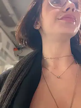 Camilla Railian online show from 3, 1, 2025