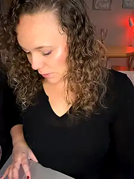 Snapshot of AuroraSummers chatting on 3, 11, 2025 AuroraSummers online show from 3, 11, 2025