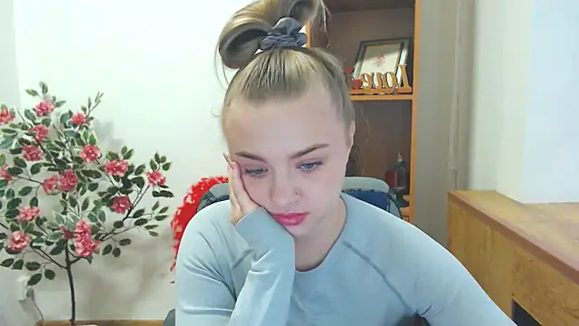 CrazyGloria online show from 18, 10, 2025