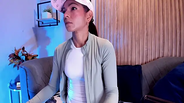 HannaPetit online show from 2, 4, 2026