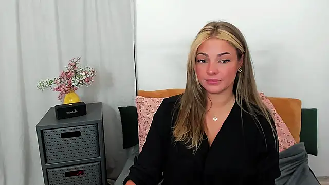 Snapshot of LilyBlondee chatting on 14, 7, 2026 LilyBlondee online show from 14, 7, 2026