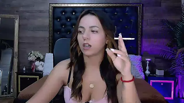 Snapshot of PlayfulElla chatting on 8, 10, 2025 PlayfulElla online show from 8, 10, 2025