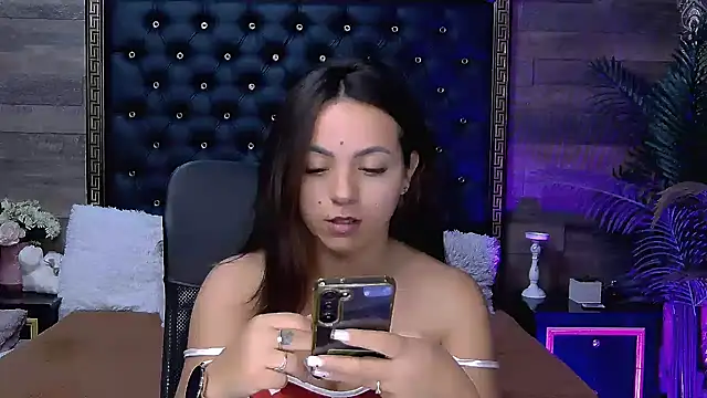 Snapshot of PlayfulElla chatting on 28, 10, 2025 PlayfulElla online show from 28, 10, 2025