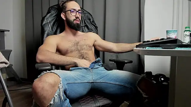 Snapshot of liamaesthetic chatting on 8, 2, 2025 liamaesthetic online show from 8, 2, 2025