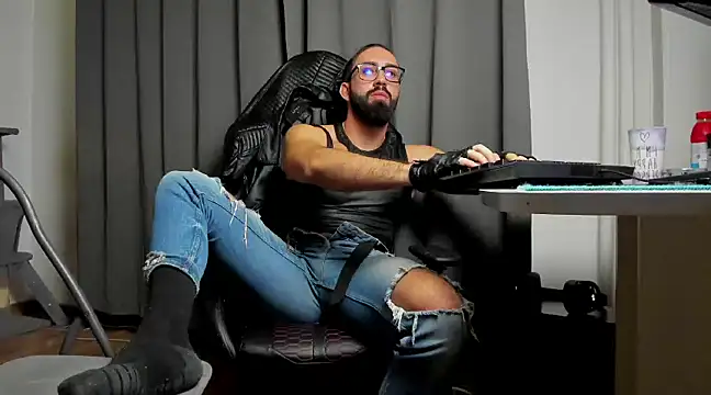 Snapshot of liamaesthetic chatting on 2, 3, 2025 liamaesthetic online show from 2, 3, 2025