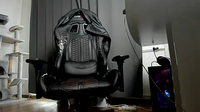 Snapshot of liamaesthetic chatting on 9, 11, 2025 liamaesthetic online show from 9, 11, 2025