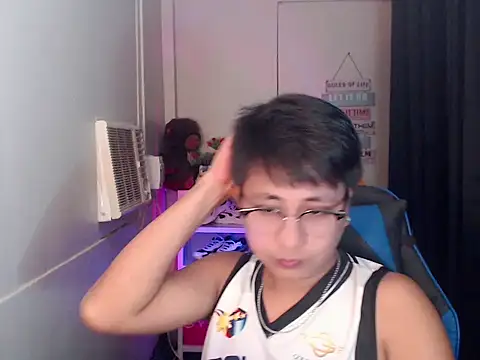 Snapshot of khael_moreno chatting on 22, 11, 2025 khael moreno online show from 22, 11, 2025