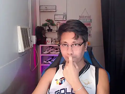 Snapshot of khael_moreno chatting on 2, 12, 2025 khael moreno online show from 2, 12, 2025