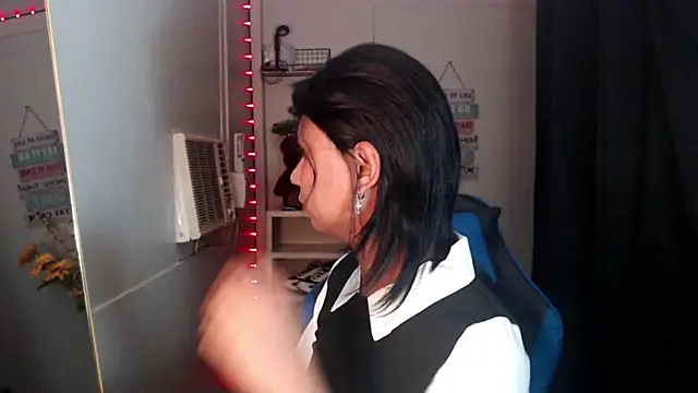 Snapshot of khael_moreno chatting on 19, 12, 2025 khael moreno online show from 19, 12, 2025