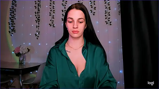 Snapshot of KarlaSim chatting on 5, 2, 2025 KarlaSim online show from 5, 2, 2025