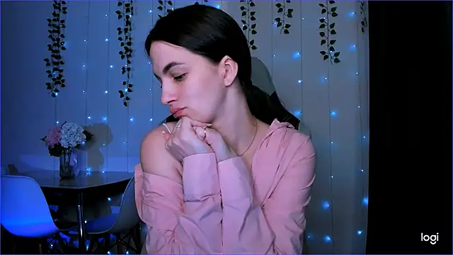 Snapshot of KarlaSim chatting on 8, 2, 2025 KarlaSim online show from 8, 2, 2025