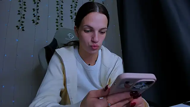 Snapshot of KarlaSim chatting on 17, 10, 2025 KarlaSim online show from 17, 10, 2025