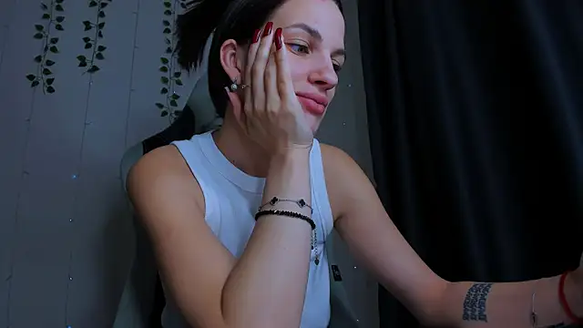 Snapshot of KarlaSim chatting on 1, 11, 2025 KarlaSim online show from 1, 11, 2025