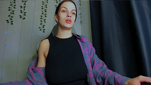 Snapshot of KarlaSim chatting on 11, 11, 2025 KarlaSim online show from 11, 11, 2025