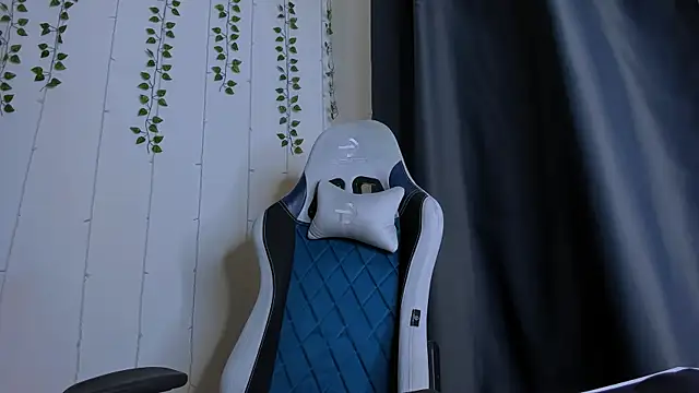 Snapshot of KarlaSim chatting on 21, 11, 2025 KarlaSim online show from 21, 11, 2025