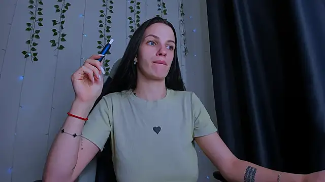 Snapshot of KarlaSim chatting on 17, 12, 2025 KarlaSim online show from 17, 12, 2025