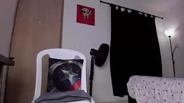 Snapshot of Cloudy_pigDude chatting on 26, 4, 2026 Cloudy pigDude online show from 26, 4, 2026