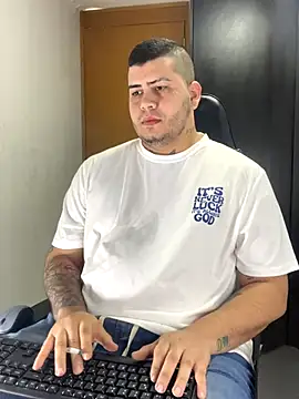 Snapshot of Thomas_chubbyxhot chatting on 7, 11, 2025 Thomas chubbyxhot online show from 7, 11, 2025