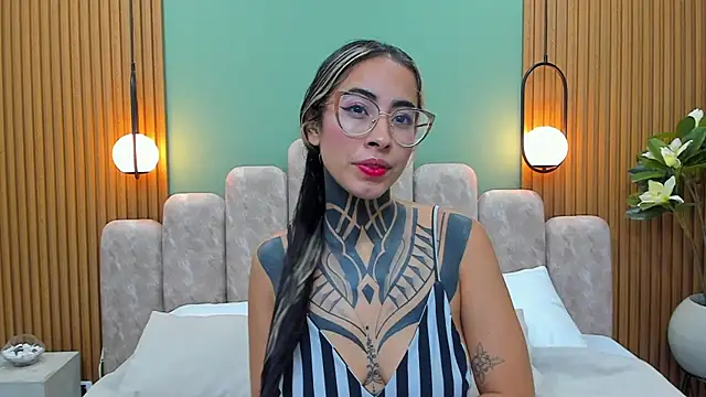Snapshot of NicoleBlum chatting on 21, 2, 2025 NicoleBlum online show from 21, 2, 2025