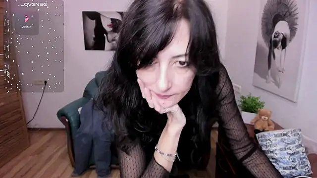 Snapshot of Dana_Haliti chatting on 9, 10, 2025 Dana Haliti online show from 9, 10, 2025