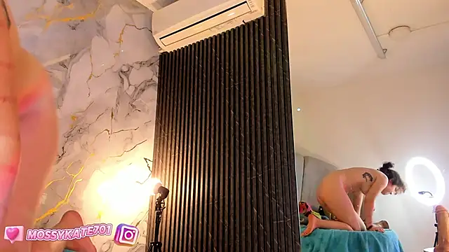 Katemoss70 online show from 20, 2, 2025