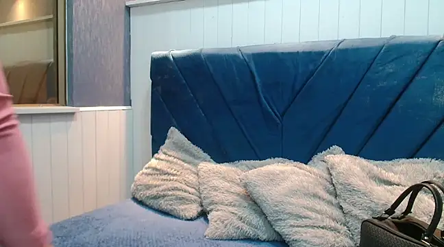 Snapshot of EmilyQueen3x chatting on 7, 3, 2025 EmilyQueen3x online show from 7, 3, 2025