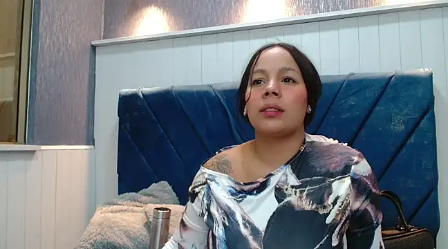 Snapshot of EmilyQueen3x chatting on 8, 3, 2025 EmilyQueen3x online show from 8, 3, 2025