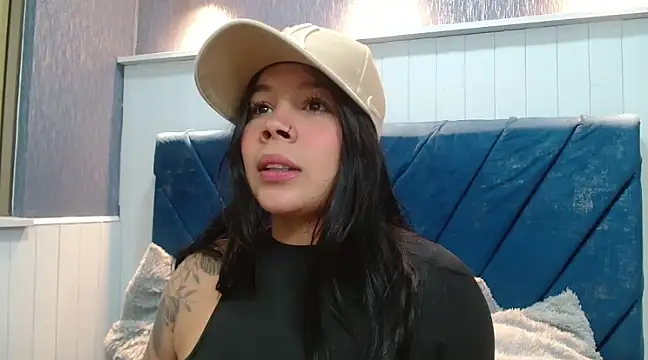 Snapshot of EmilyQueen3x chatting on 20, 3, 2025 EmilyQueen3x online show from 20, 3, 2025