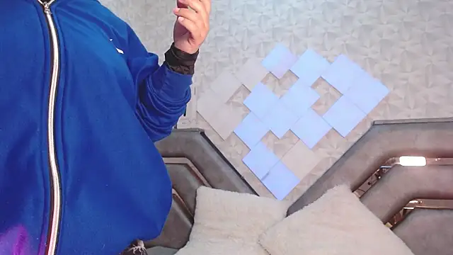 Snapshot of EmilyQueen3x chatting on 9, 9, 2025 EmilyQueen3x online show from 9, 9, 2025