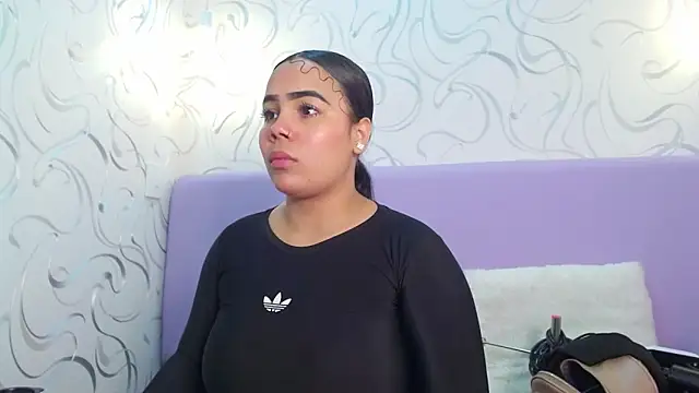 Snapshot of EmilyQueen3x chatting on 12, 10, 2025 EmilyQueen3x online show from 12, 10, 2025