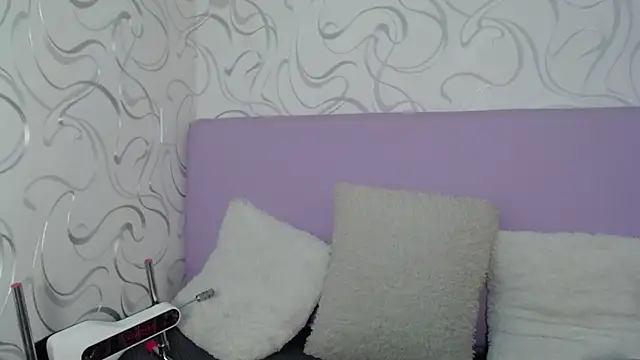 Snapshot of EmilyQueen3x chatting on 12, 11, 2025 EmilyQueen3x online show from 12, 11, 2025