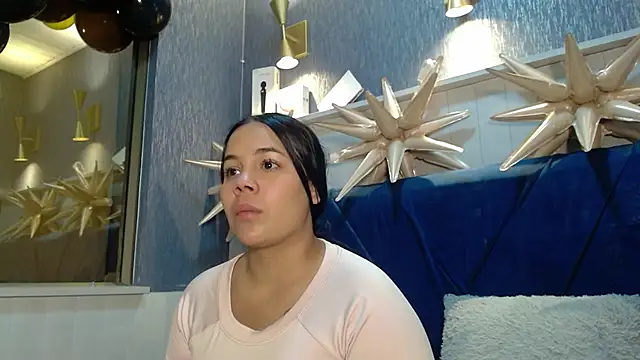 Snapshot of EmilyQueen3x chatting on 15, 12, 2025 EmilyQueen3x online show from 15, 12, 2025