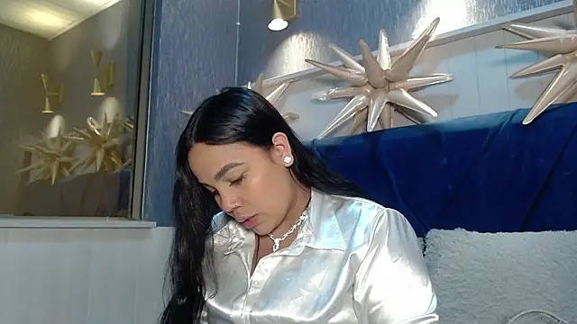 Snapshot of EmilyQueen3x chatting on 21, 12, 2025 EmilyQueen3x online show from 21, 12, 2025