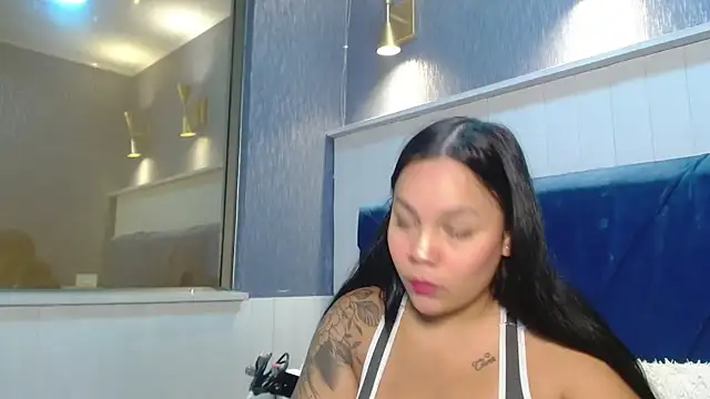 Snapshot of EmilyQueen3x chatting on 7, 2, 2026 EmilyQueen3x online show from 7, 2, 2026