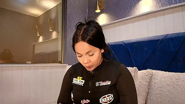 Snapshot of EmilyQueen3x chatting on 22, 2, 2026 EmilyQueen3x online show from 22, 2, 2026