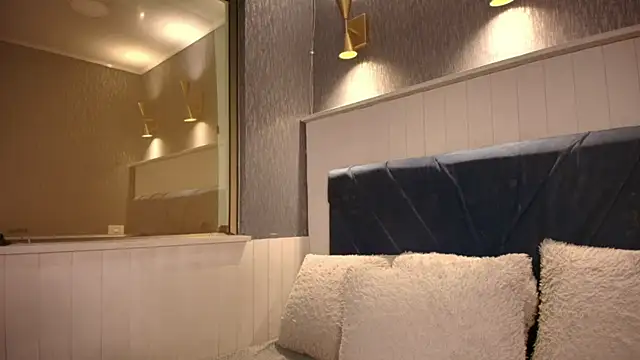 Snapshot of EmilyQueen3x chatting on 2, 3, 2026 EmilyQueen3x online show from 2, 3, 2026